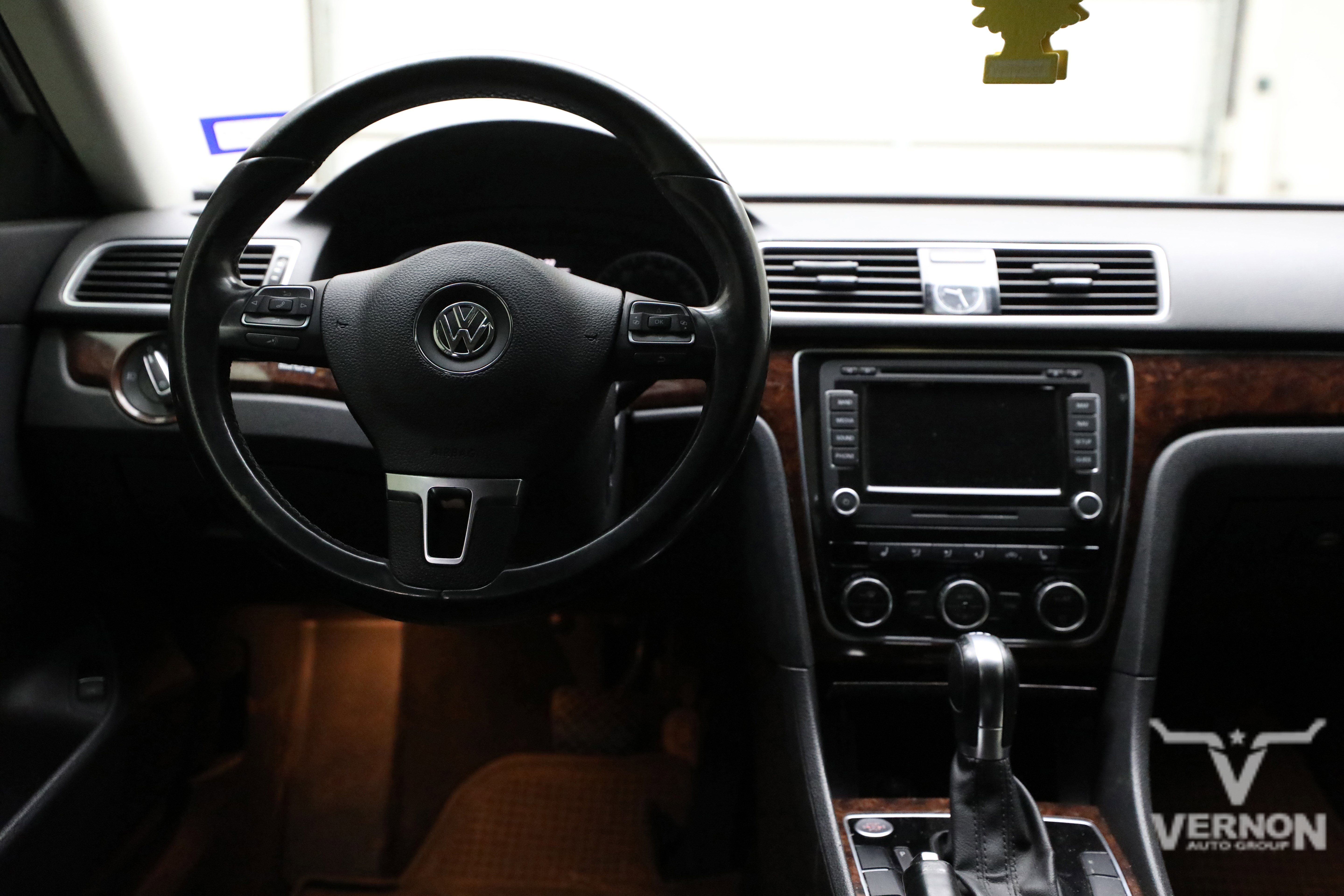 Used 2013 Volkswagen Passat TDI SEL Premium FWD image 8