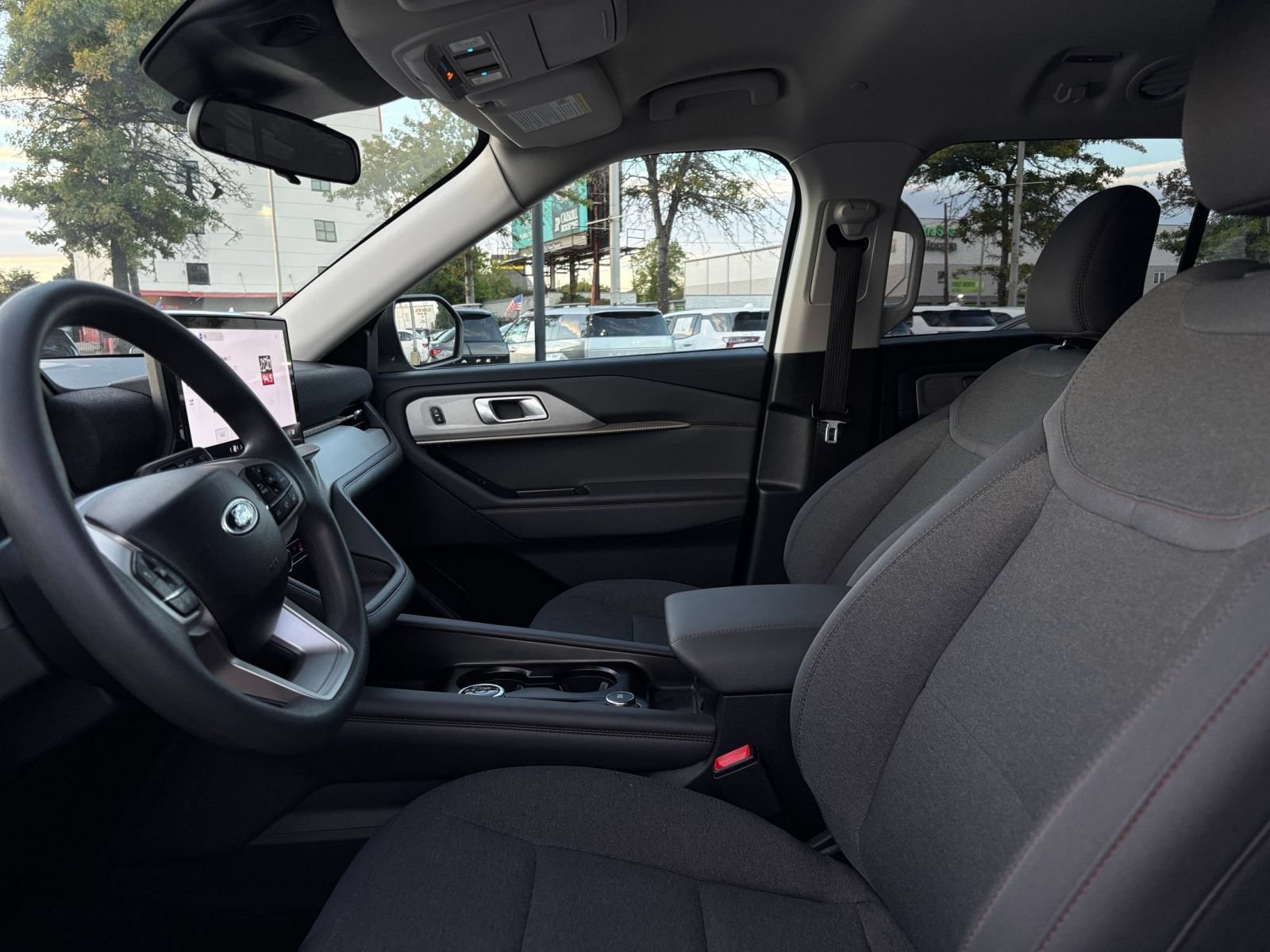 Used 2026 Ford Explorer Active AWD/4WD image 24