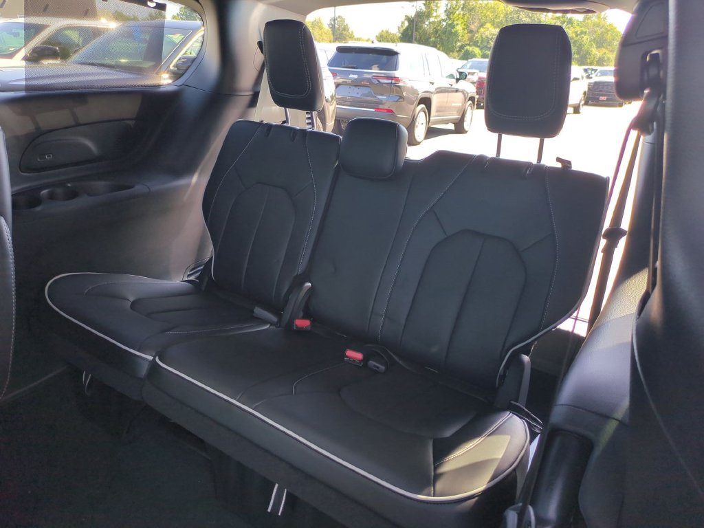 New 2027 Chrysler Pacifica Limited w/ Family Tech Group FWD image 33