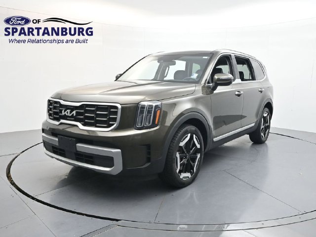 Used 2023 Kia Telluride S FWD image 3