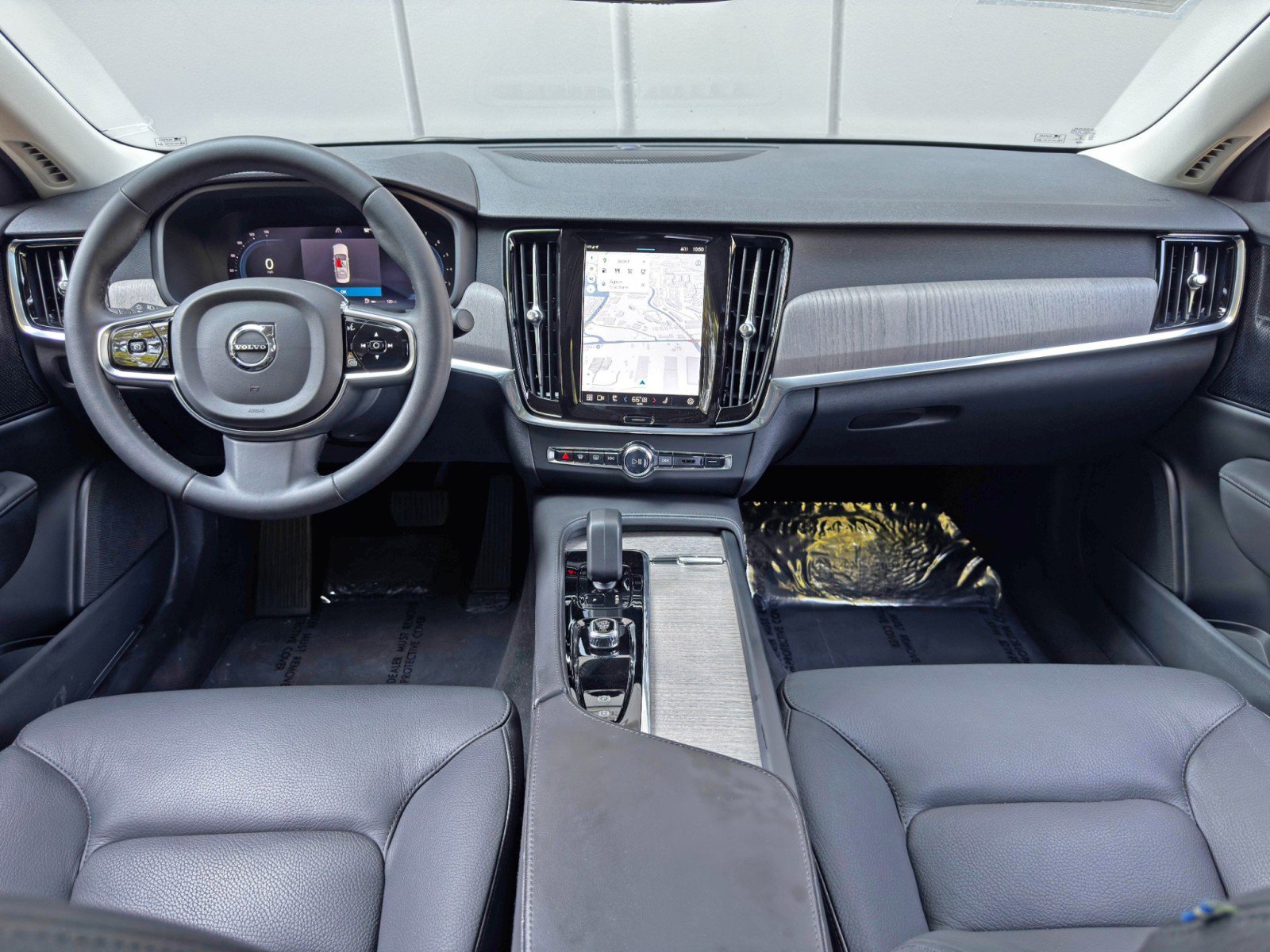 Used 2023 Volvo S90 B6 Plus w/ Protection Package Premier image 11