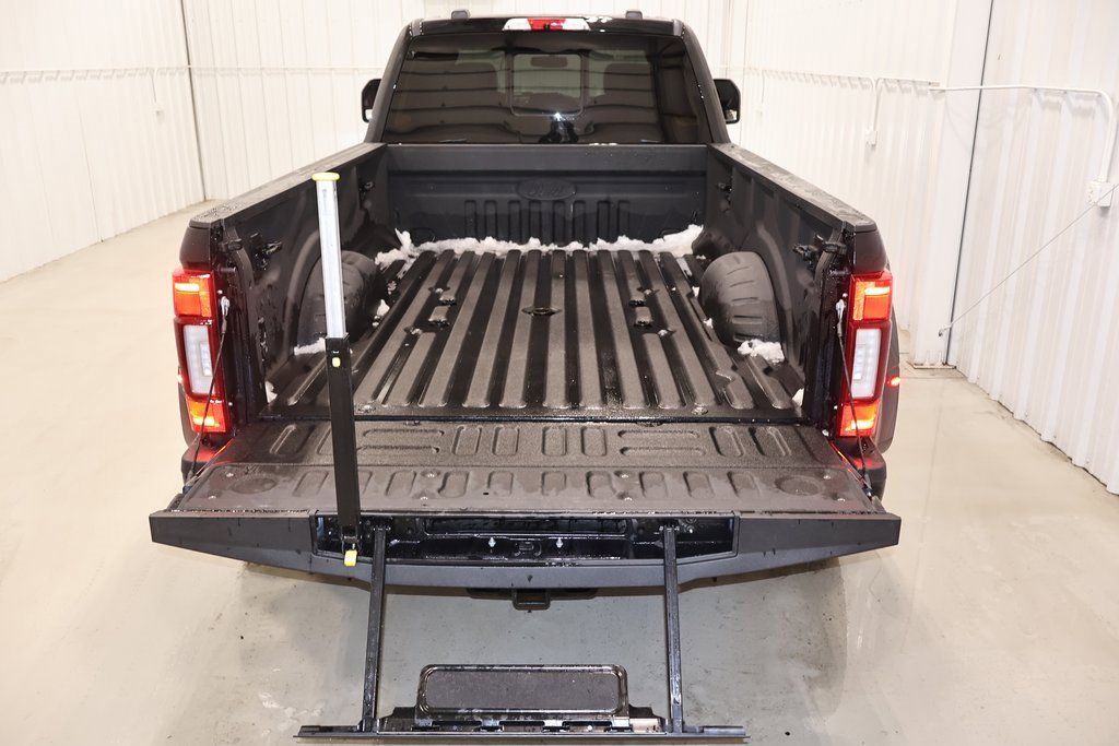 Certified 2022 Ford F450 Platinum w/ FX4 Off-Road Package image 40