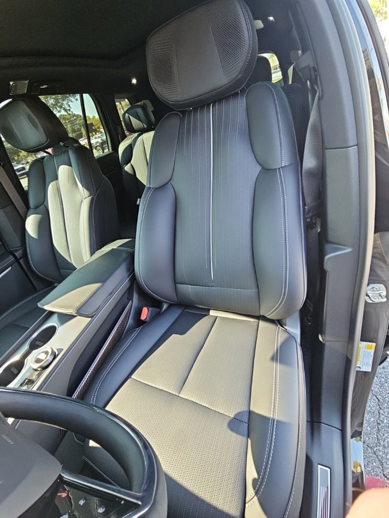 Used 2027 Cadillac Vistiq Luxury AWD/4WD image 27