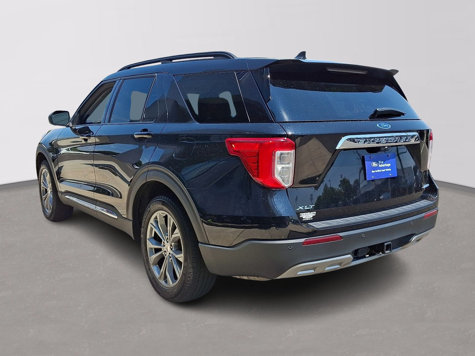 Certified 2023 Ford Explorer XLT w/ Equipment Group 202A AWD/4WD image 4
