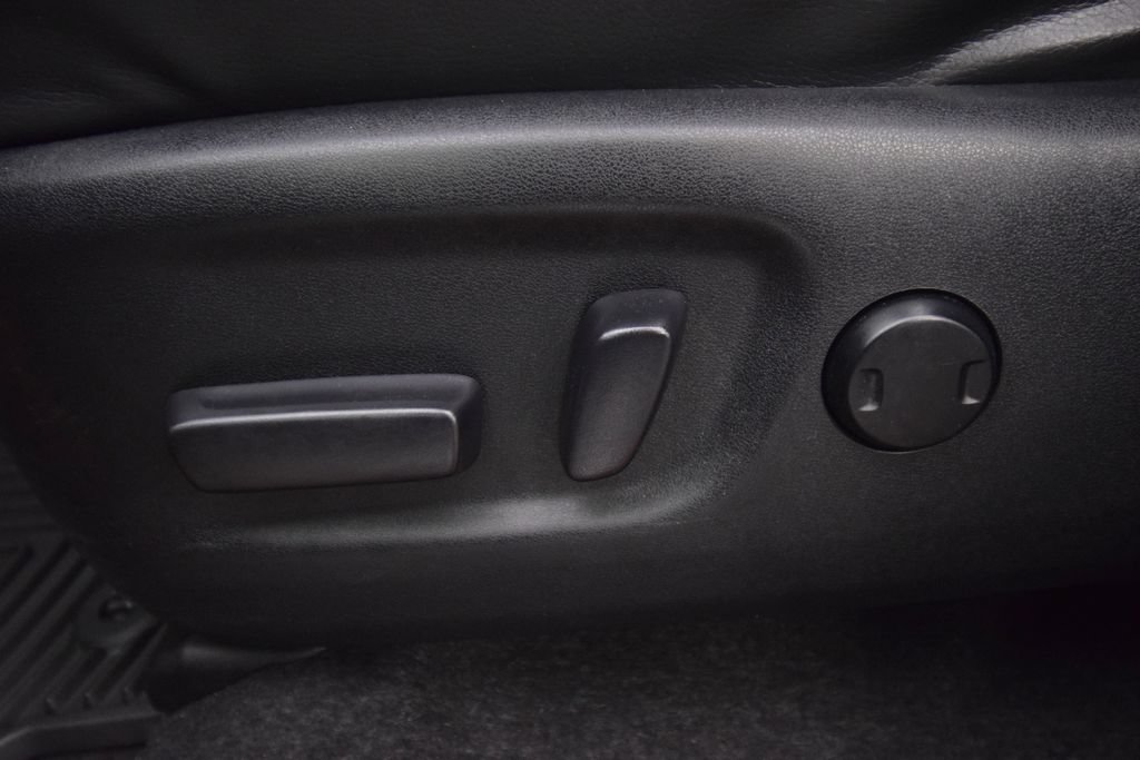 Used 2015 Toyota RAV4 Limited w/ Technology Package AWD/4WD image 26