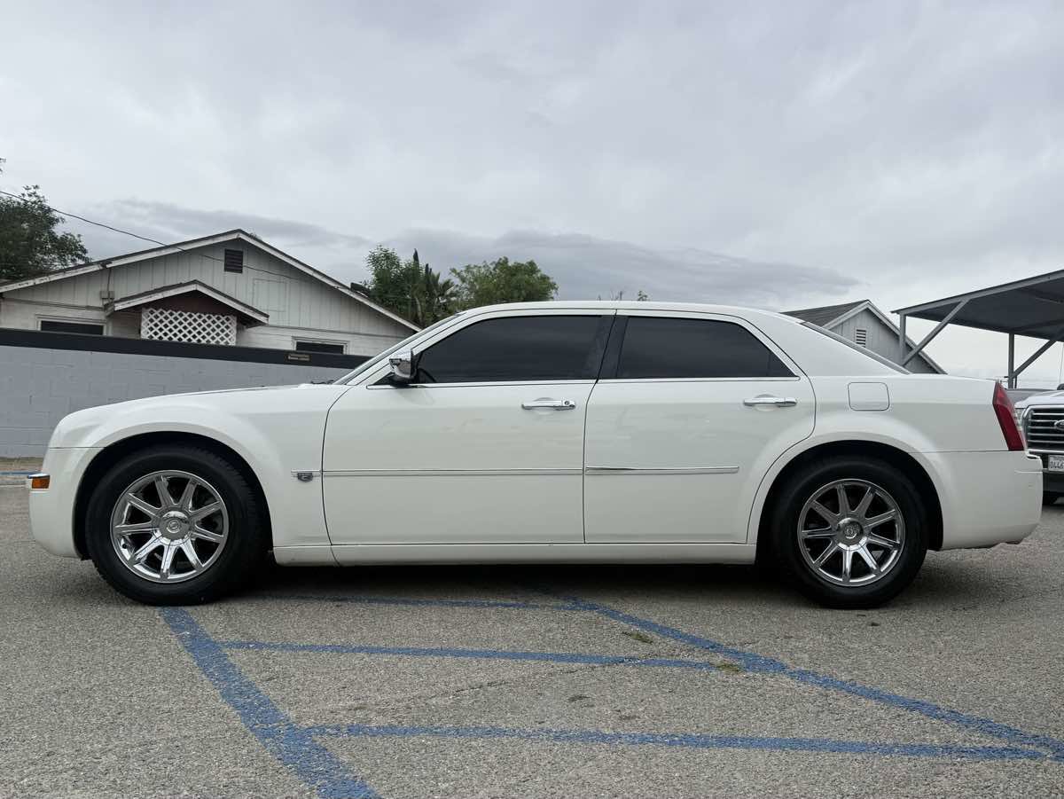 Used 2006 Chrysler 300 C image 2