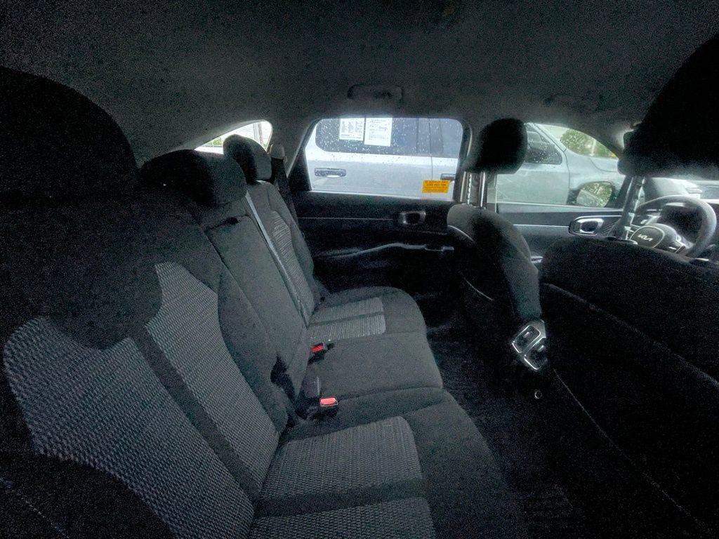 Used 2023 Kia Sorento LX image 7