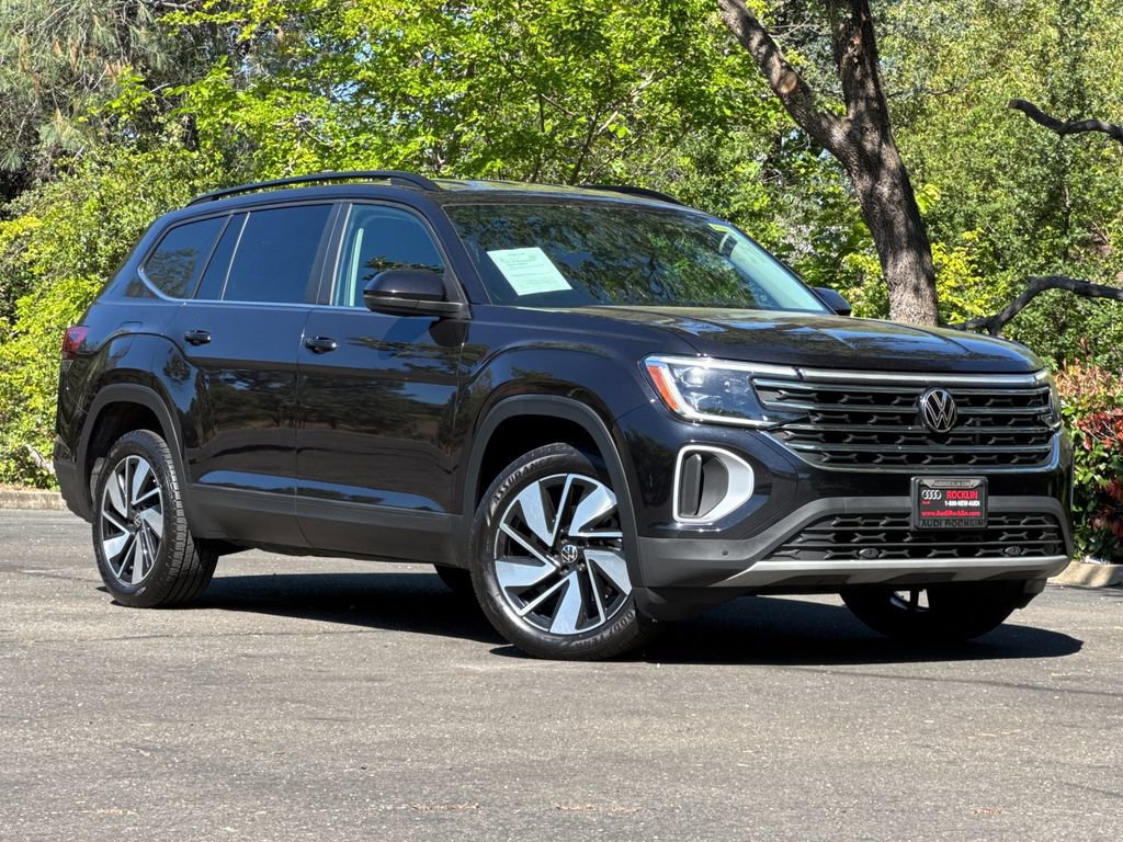 Used 2024 Volkswagen Atlas SE AWD/4WD image 2
