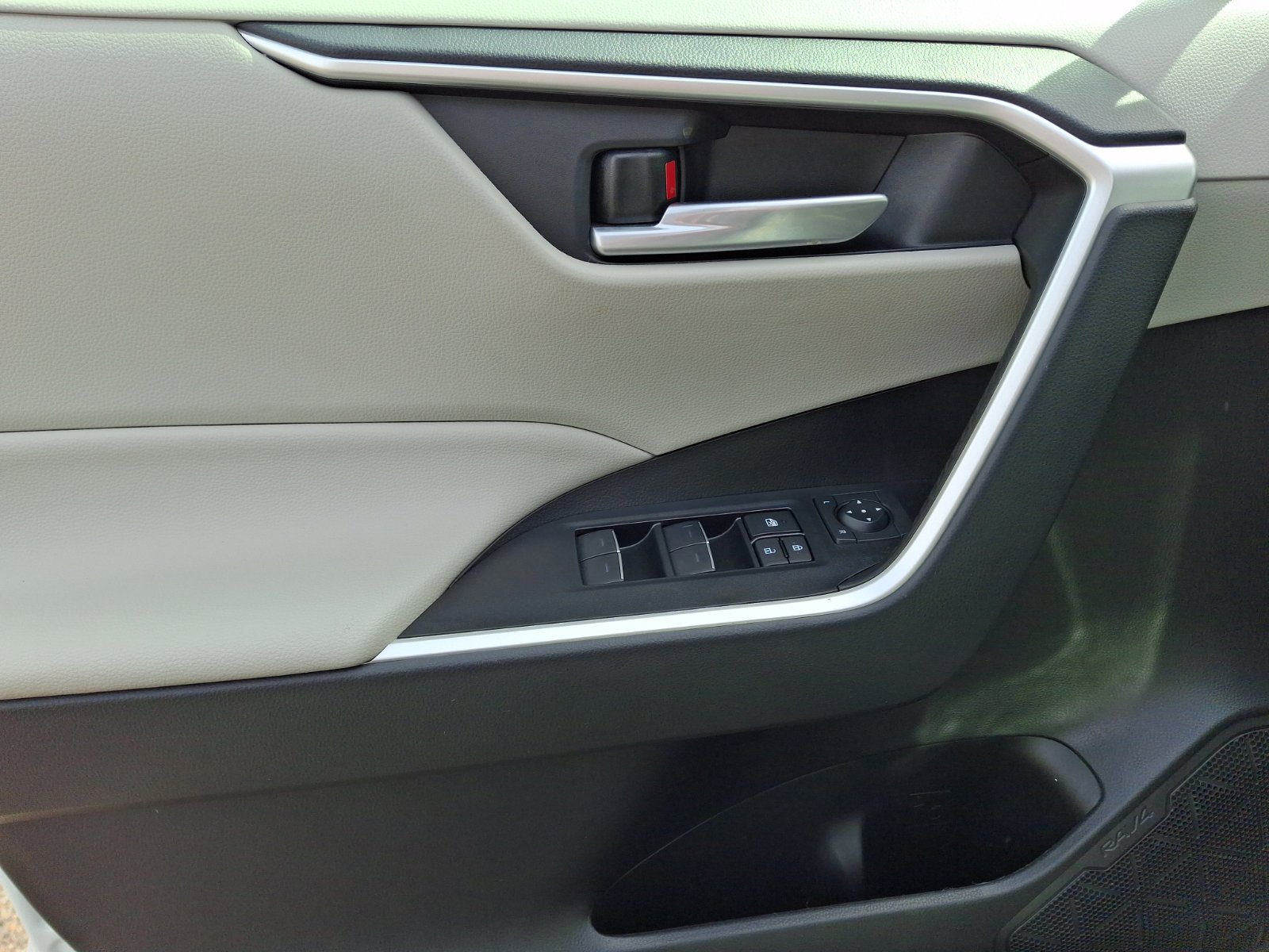 Used 2023 Toyota RAV4 XLE image 13