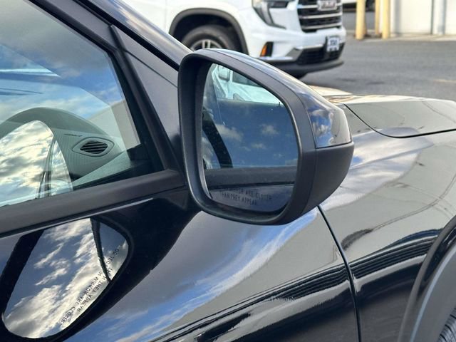 Used 2025 Chevrolet Trax RS w/ Sunroof Package image 28