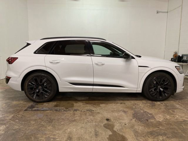 Used 2024 Audi Q8 e-tron Prestige w/ Prestige Package image 6