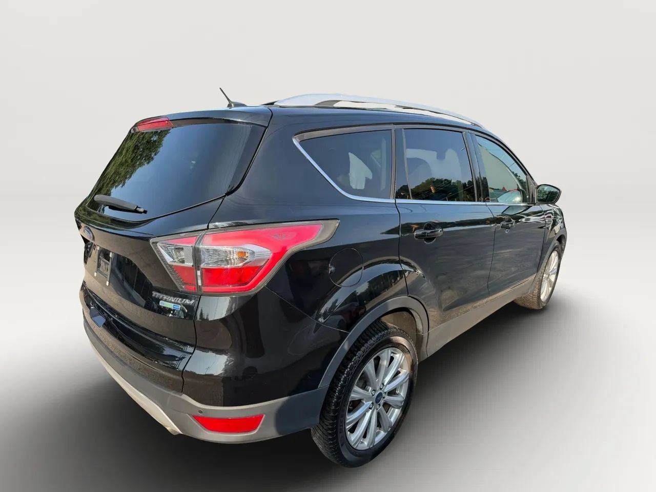 Used 2017 Ford Escape Titanium AWD/4WD image 3