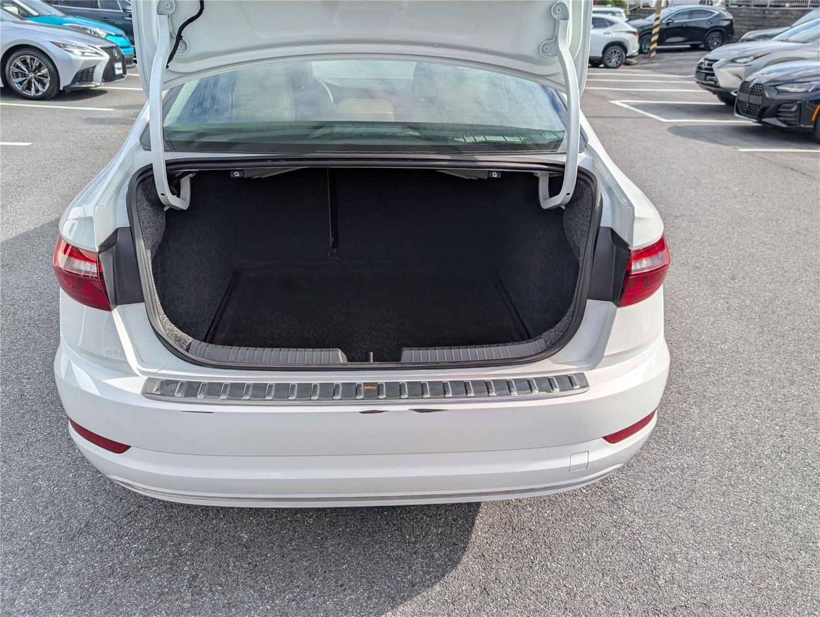Used 2020 Volkswagen Jetta SE FWD image 12