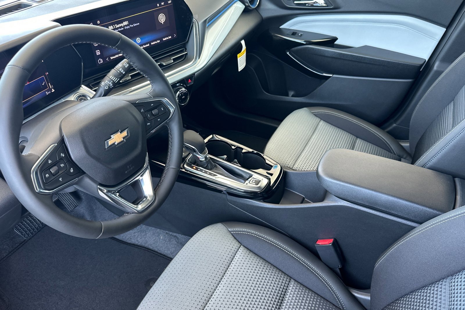 New 2025 Chevrolet Trax LT w/ Driver Confidence Package image 10