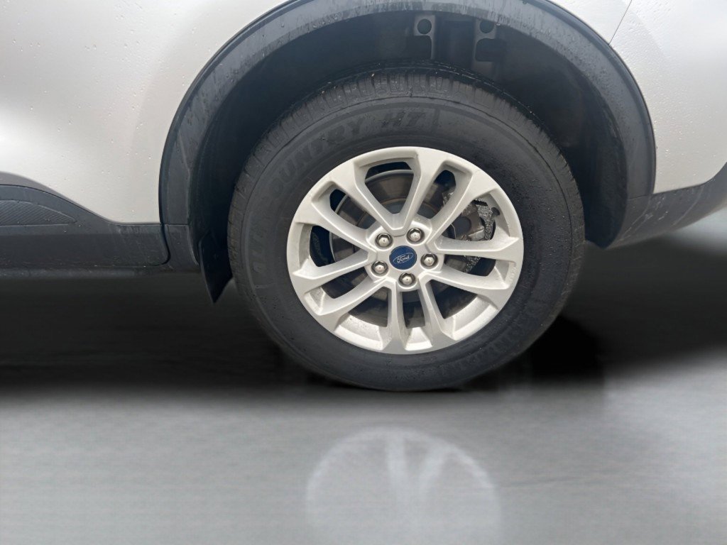 Used 2020 Ford Escape SE image 18