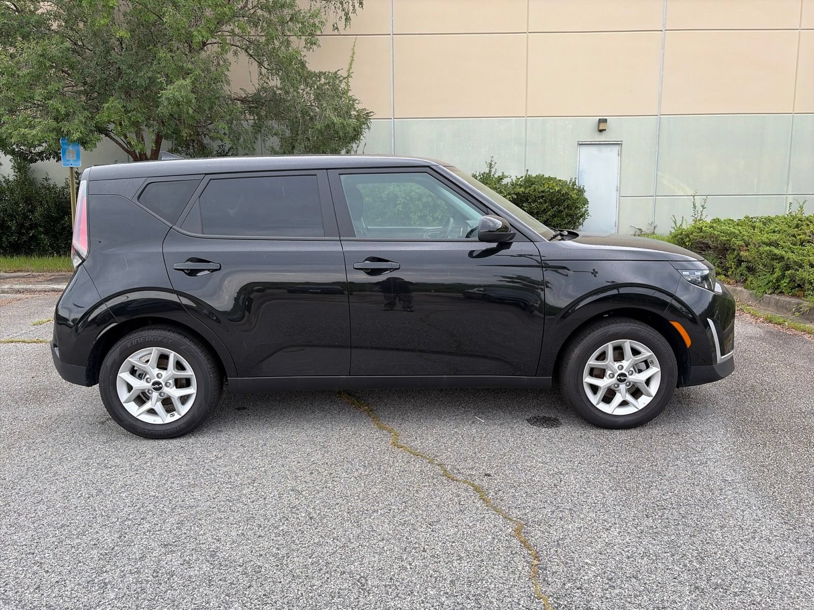 Used 2025 Kia Soul LX w/ LX Technology Package FWD image 7