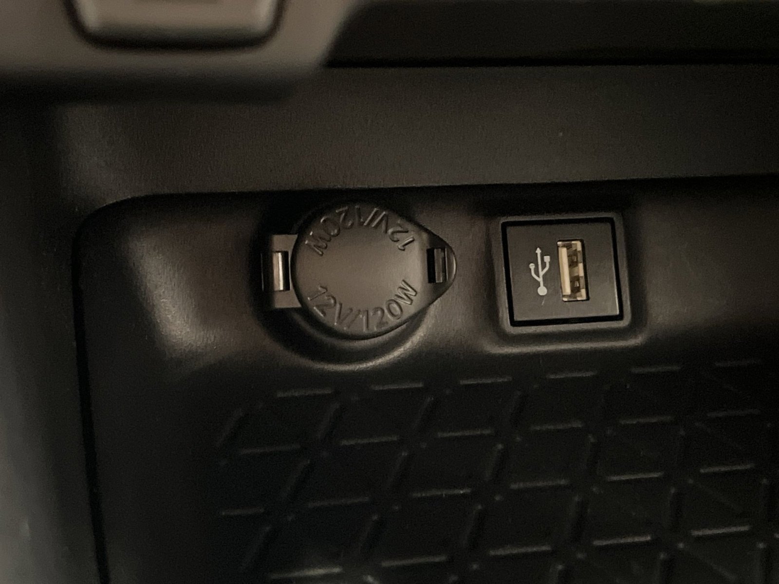 Used 2025 Toyota RAV4 XLE w/ Convenience Package image 29