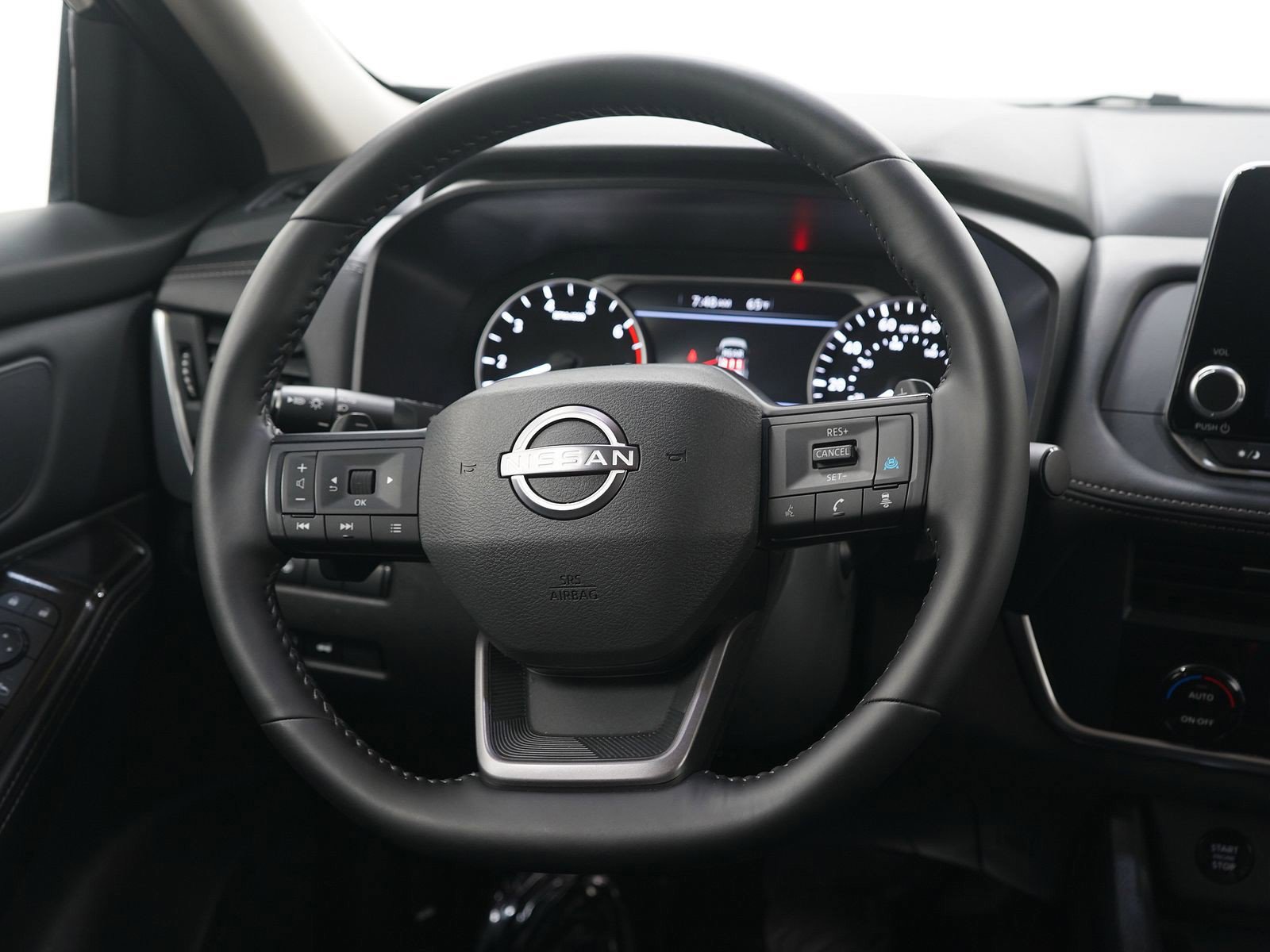 Used 2025 Nissan Rogue SV image 18