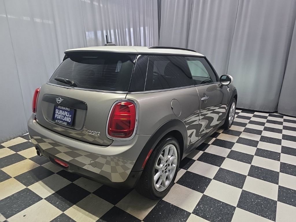 Used 2019 MINI Cooper 2-Door Hardtop w/ Premium Package image 4