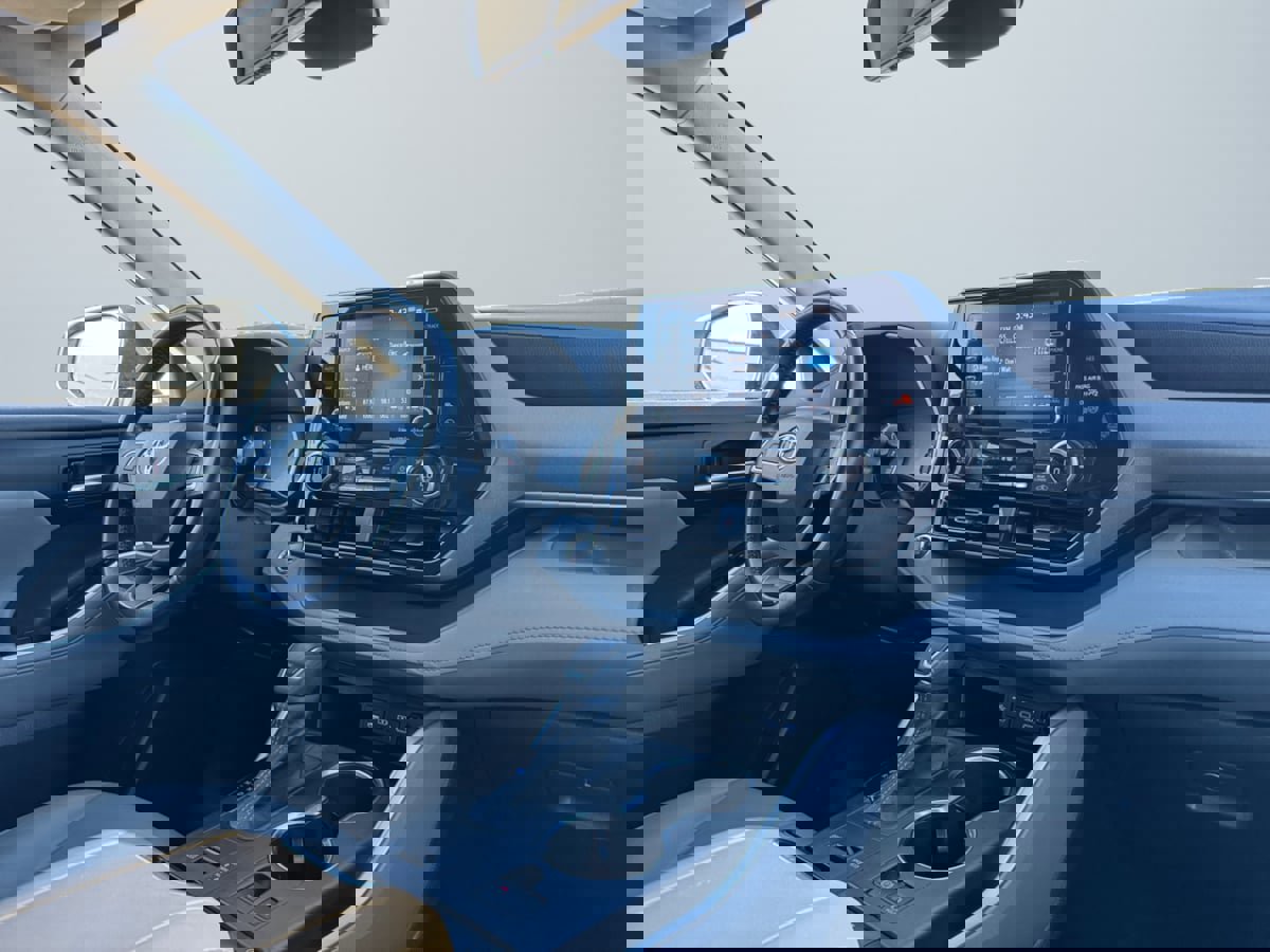 Used 2022 Toyota Highlander XLE image 14