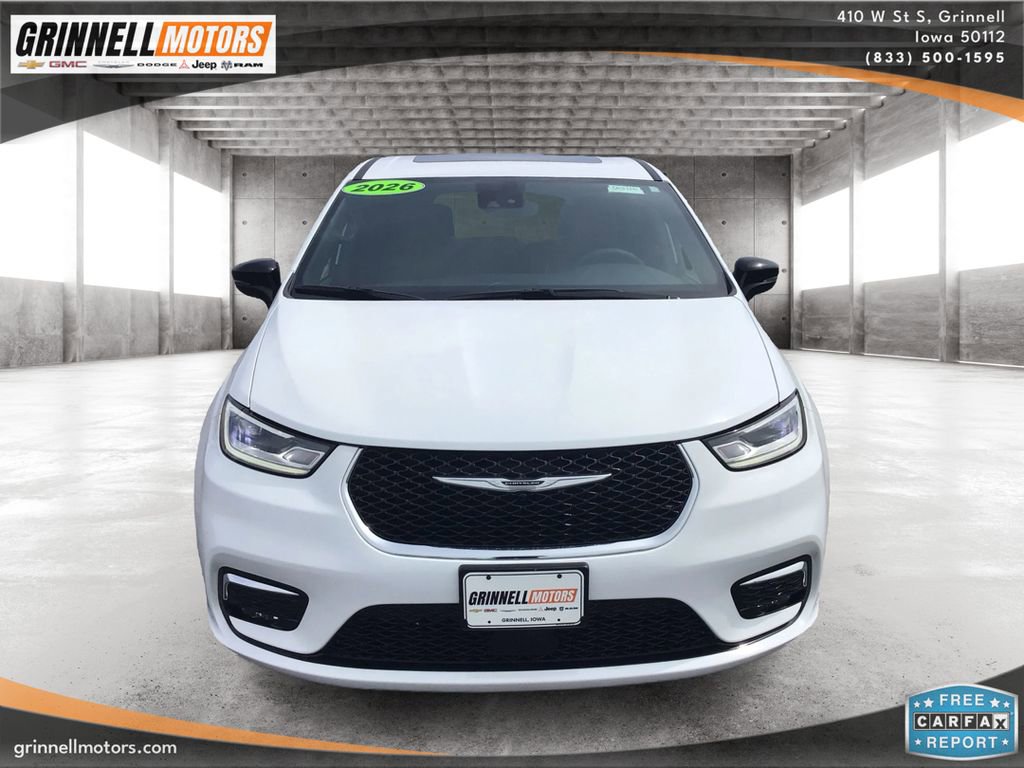 Used 2026 Chrysler Pacifica Limited FWD image 2