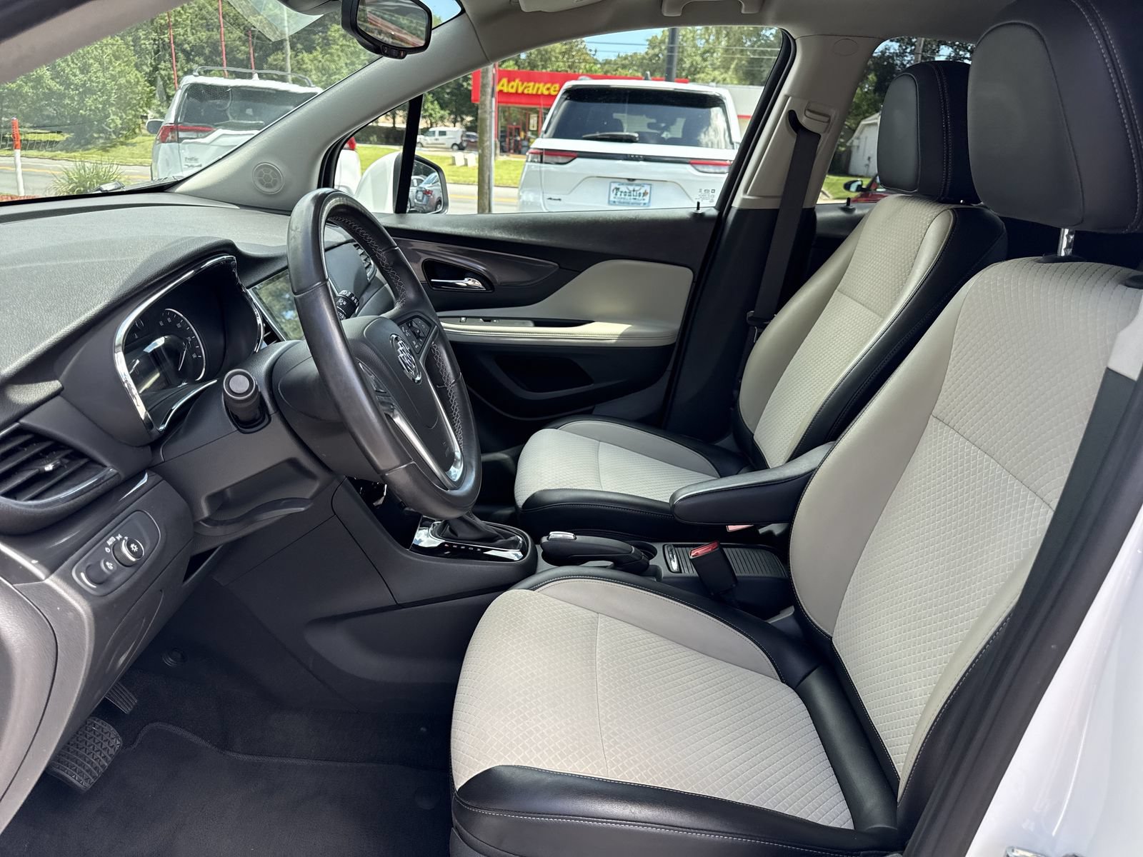 Used 2020 Buick Encore Preferred FWD image 9