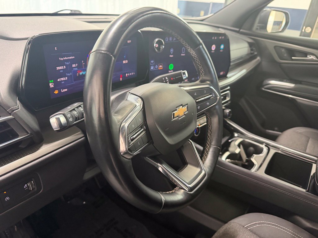 Used 2025 Chevrolet Traverse LT FWD image 20