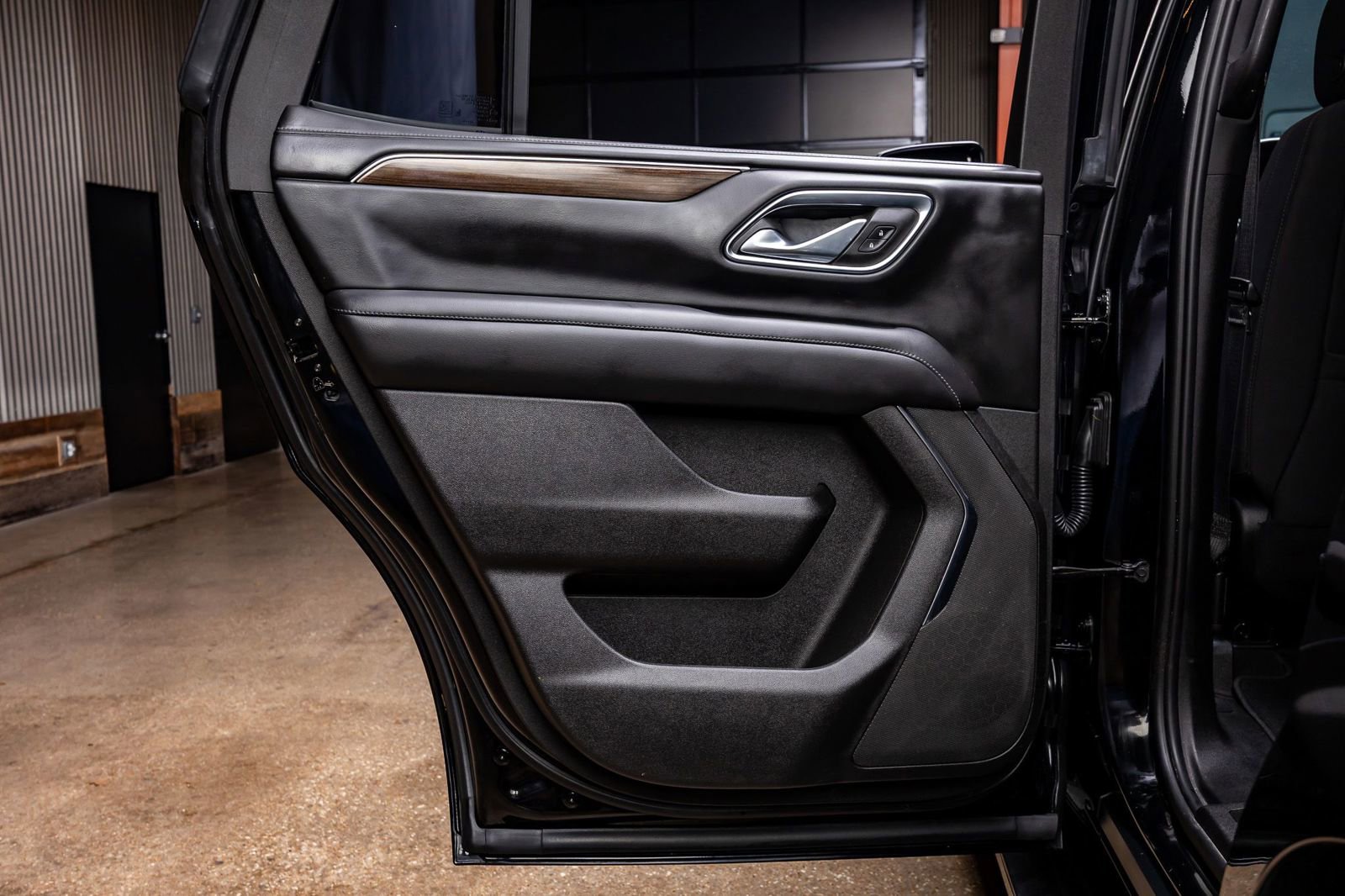 Used 2023 GMC Yukon SLE image 35