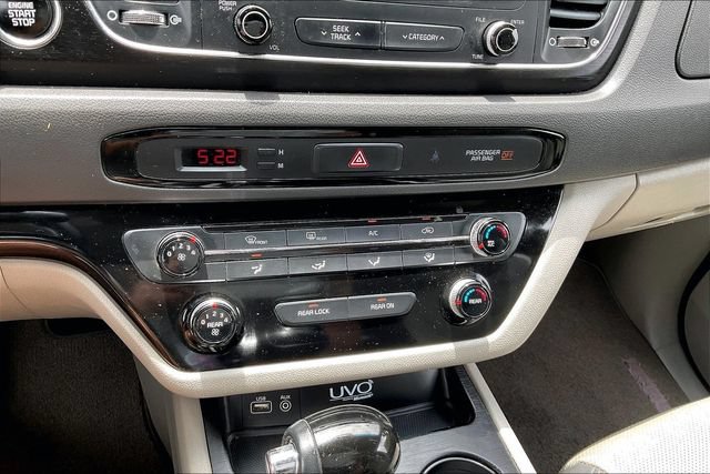 Used 2017 Kia Sedona LX w/ LX Essentials Premium Package FWD image 30