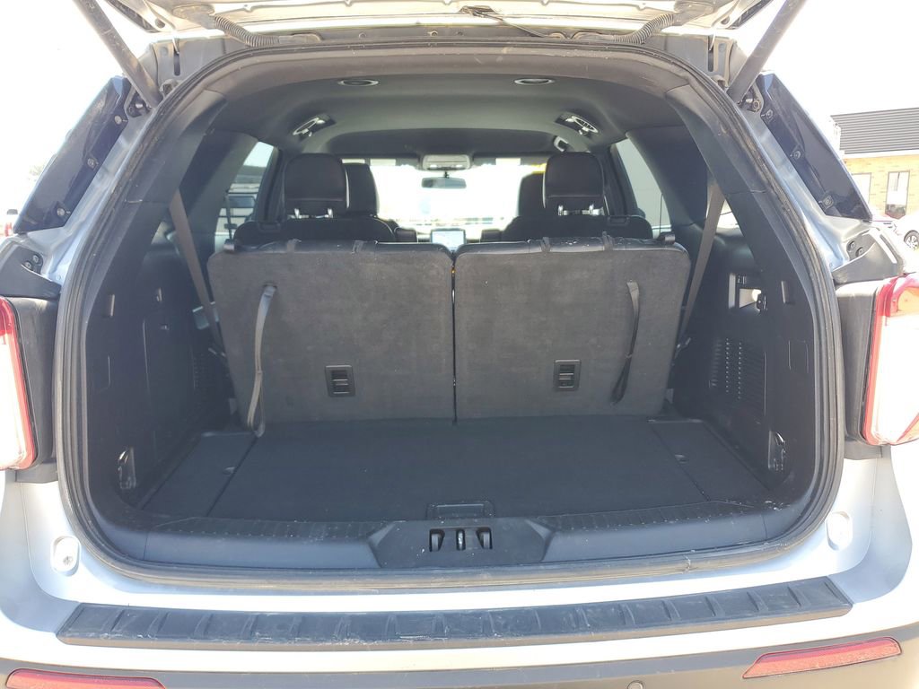 Used 2020 Ford Explorer XLT w/ Equipment Group 202A AWD/4WD image 8