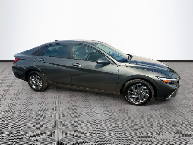 New 2026 Hyundai Elantra Hybrid FWD image 8