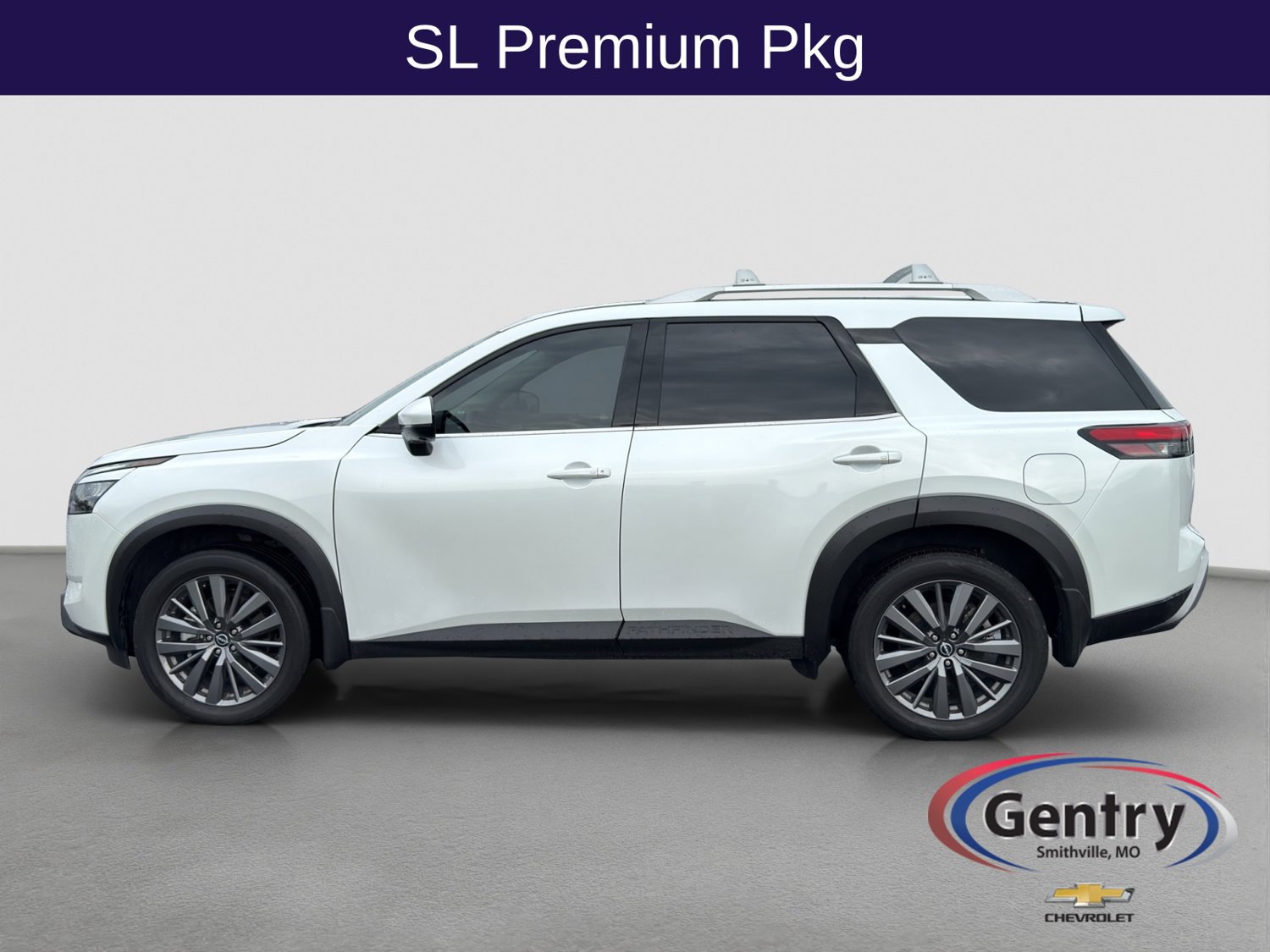 Used 2025 Nissan Pathfinder SL w/ SL Premium Package AWD/4WD image 3