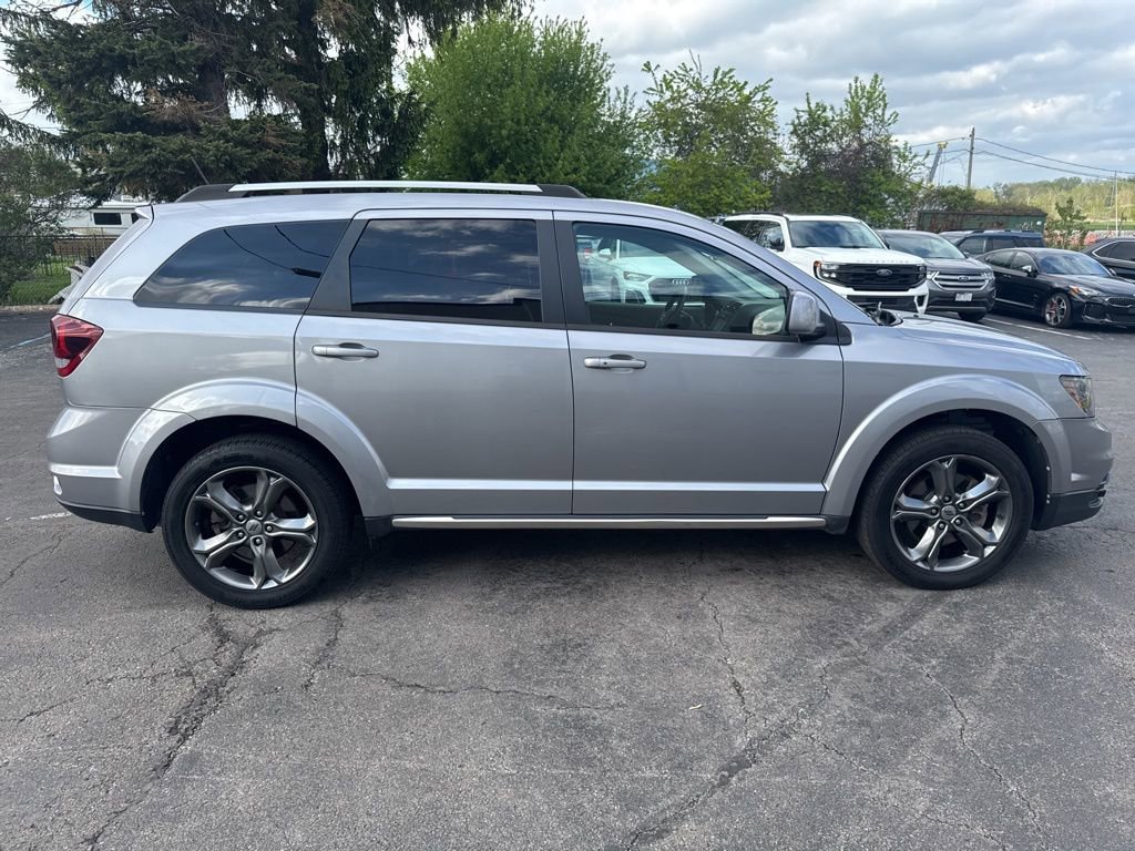 Used 2018 Dodge Journey Crossroad w/ Nav & Sun Group FWD image 2