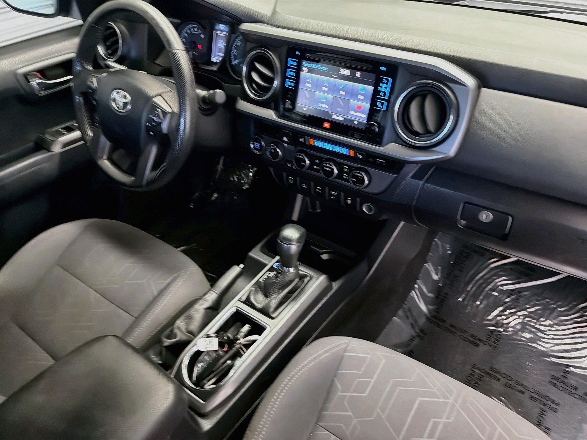 Used 2016 Toyota Tacoma TRD Sport AWD/4WD image 12