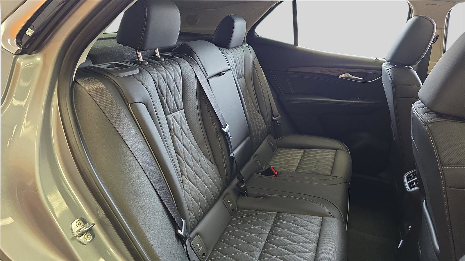 Used 2023 Buick Envision Avenir image 14