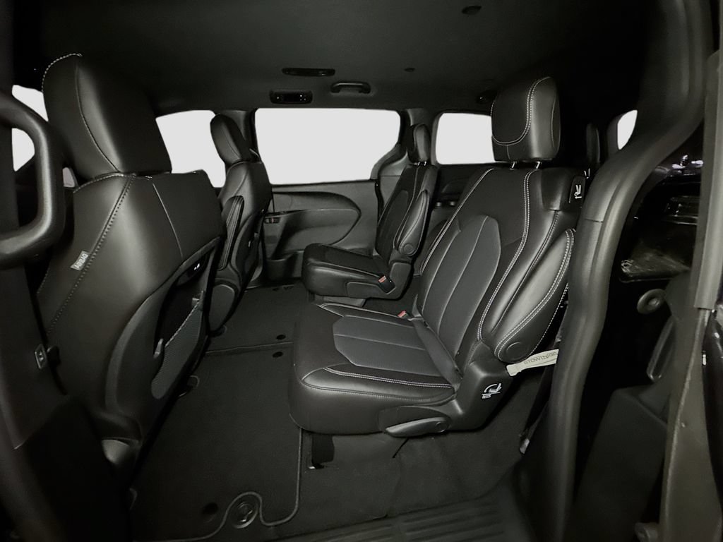 New 2027 Chrysler Pacifica Select FWD image 27