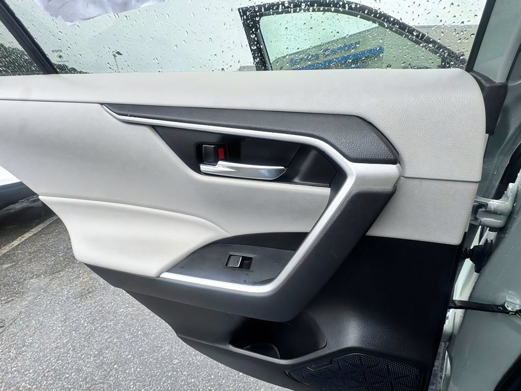 Used 2022 Toyota RAV4 XLE w/ Convenience Package AWD/4WD image 28