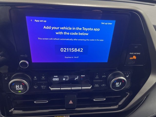 Used 2023 Toyota Highlander XLE image 16