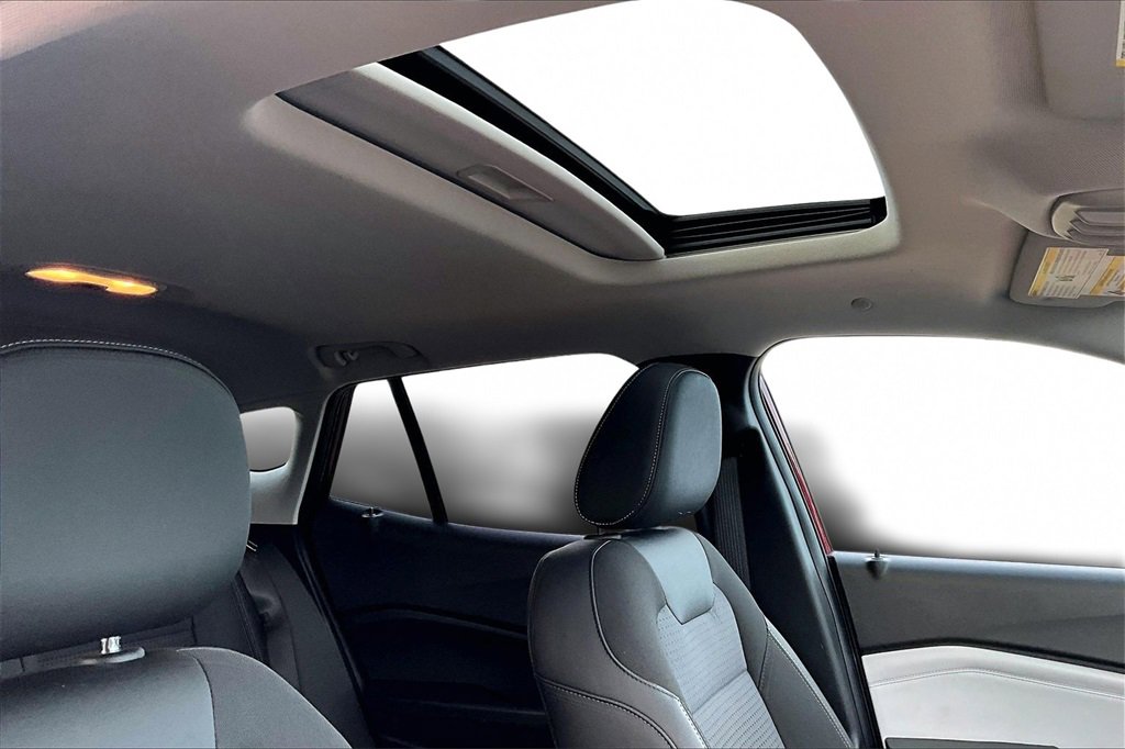 Used 2024 Chevrolet Trax LT w/ Sunroof Package image 27