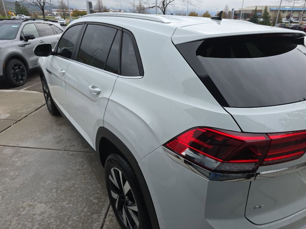 Used 2023 Volkswagen Atlas Cross Sport SE AWD/4WD image 4