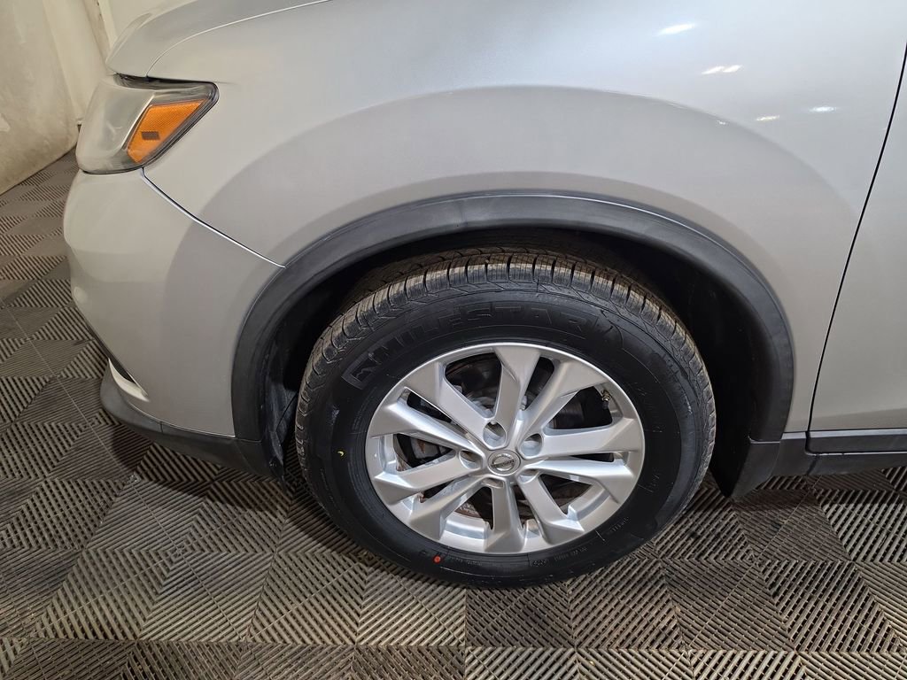 Used 2015 Nissan Rogue SV w/ SV Premium Package image 18