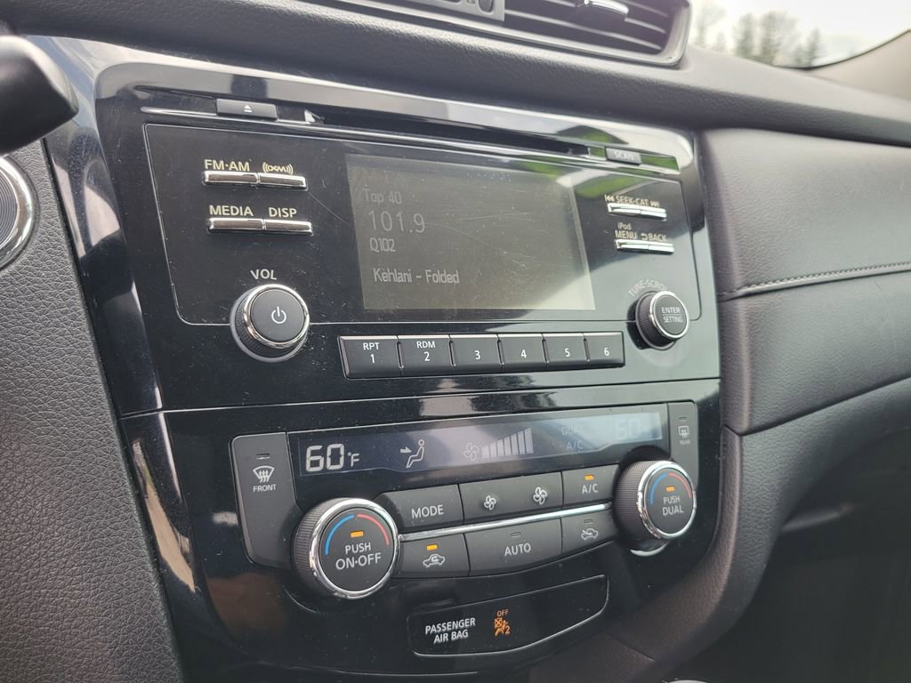 Used 2017 Nissan Rogue SV image 26