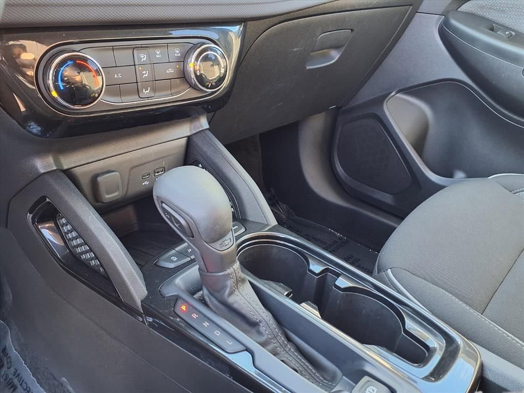 Used 2025 Chevrolet TrailBlazer LT w/ Driver Confidence Package image 9