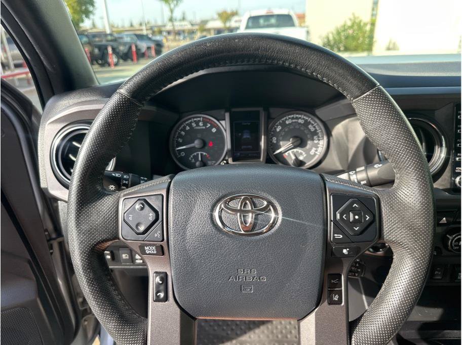 Used 2020 Toyota Tacoma TRD Off-Road w/ Technology Package AWD/4WD image 19