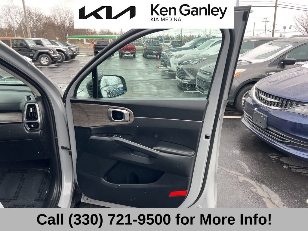Certified 2022 Kia Sorento EX w/ Panoramic Sunroof Package image 59