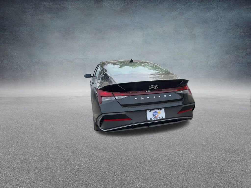 Used 2025 Hyundai Elantra Sport image 19