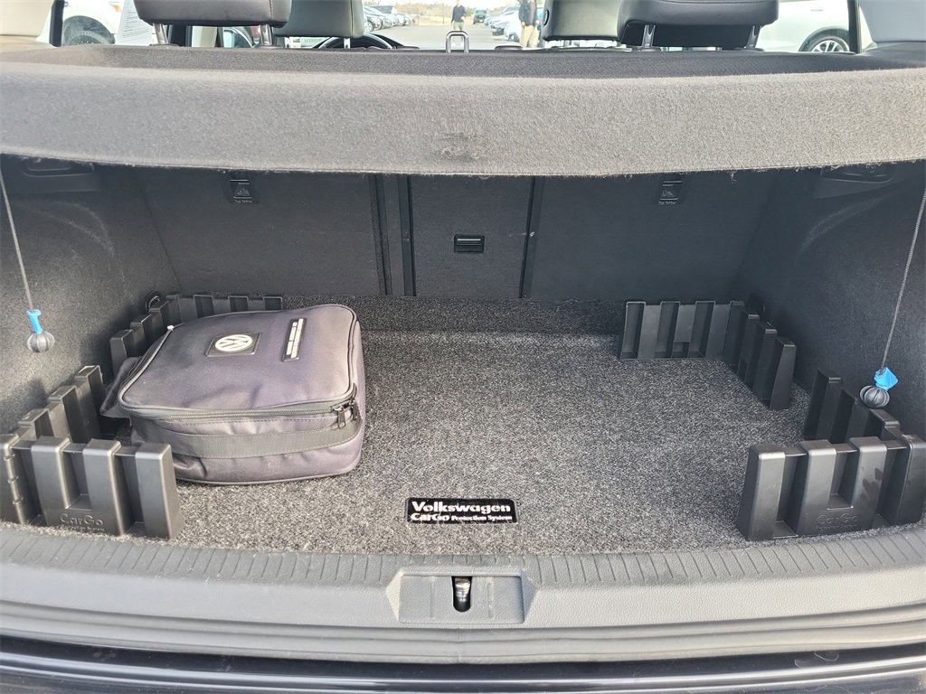 Used 2018 Volkswagen Golf SE image 17