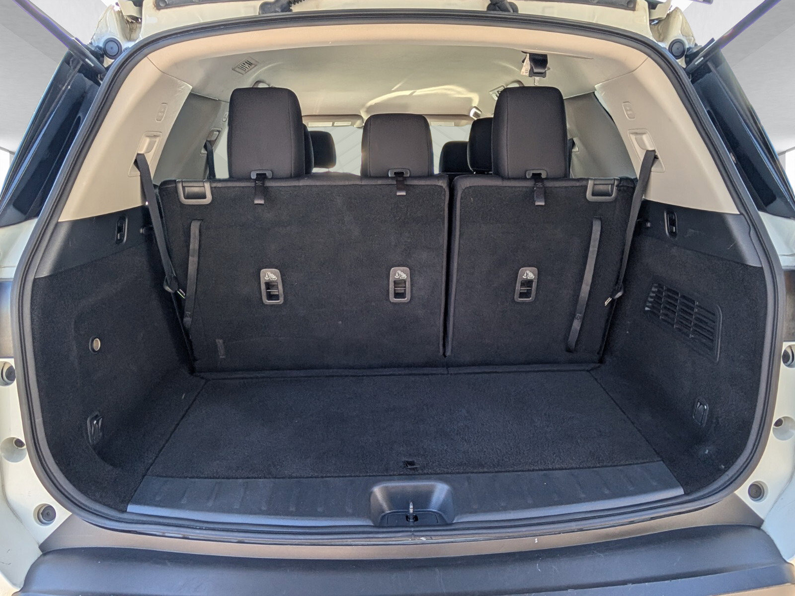 Used 2022 Nissan Pathfinder SV image 13