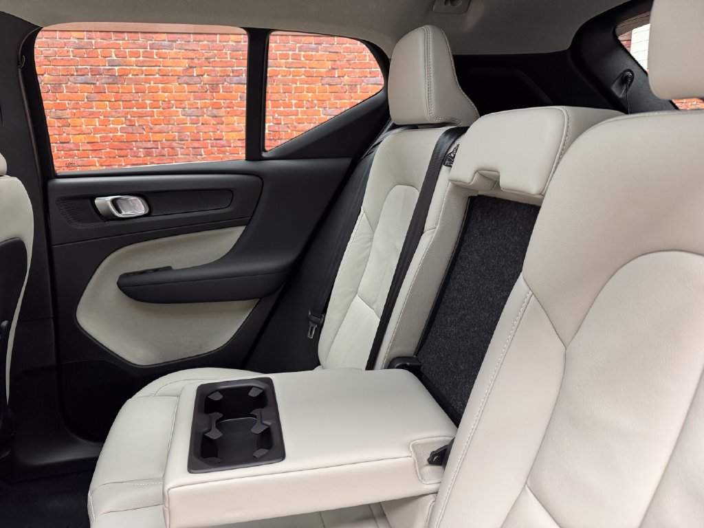 Used 2024 Volvo XC40 B5 Plus w/ Protection Package Premier AWD/4WD image 12