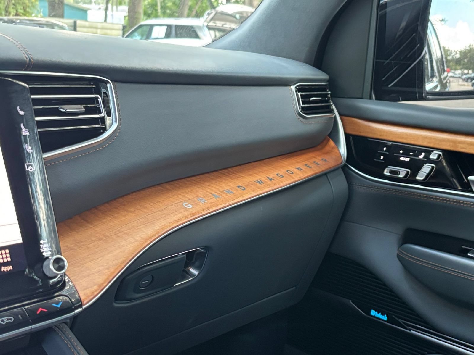 Used 2023 Jeep Grand Wagoneer Series II AWD/4WD image 39